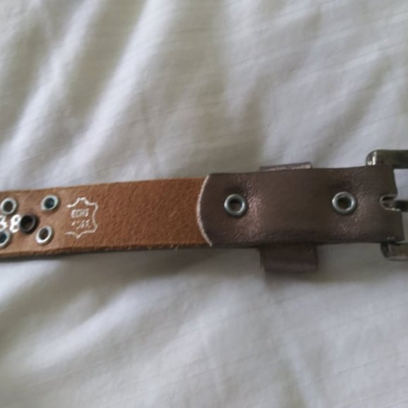 New dark bronze studded leather belt size L - Picture 3 of 3